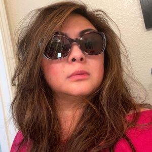 Meet your Posher, Luna Lyon!